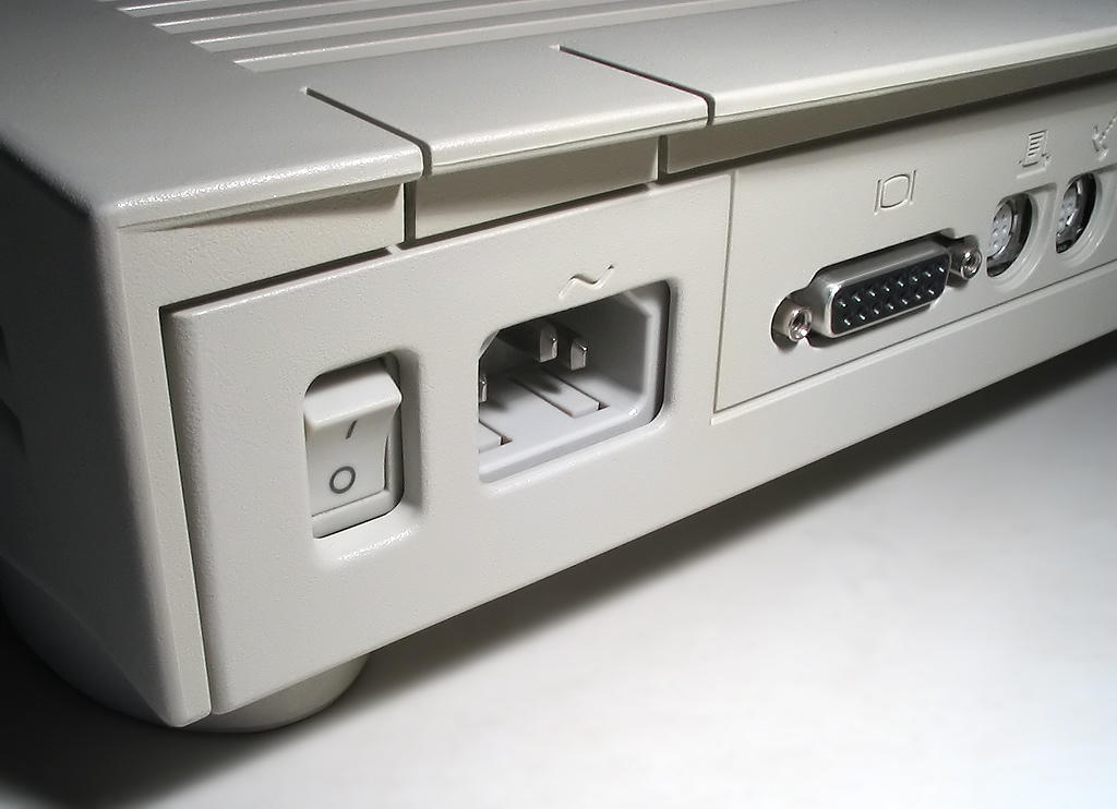 Macintosh Quadra 605 power switch